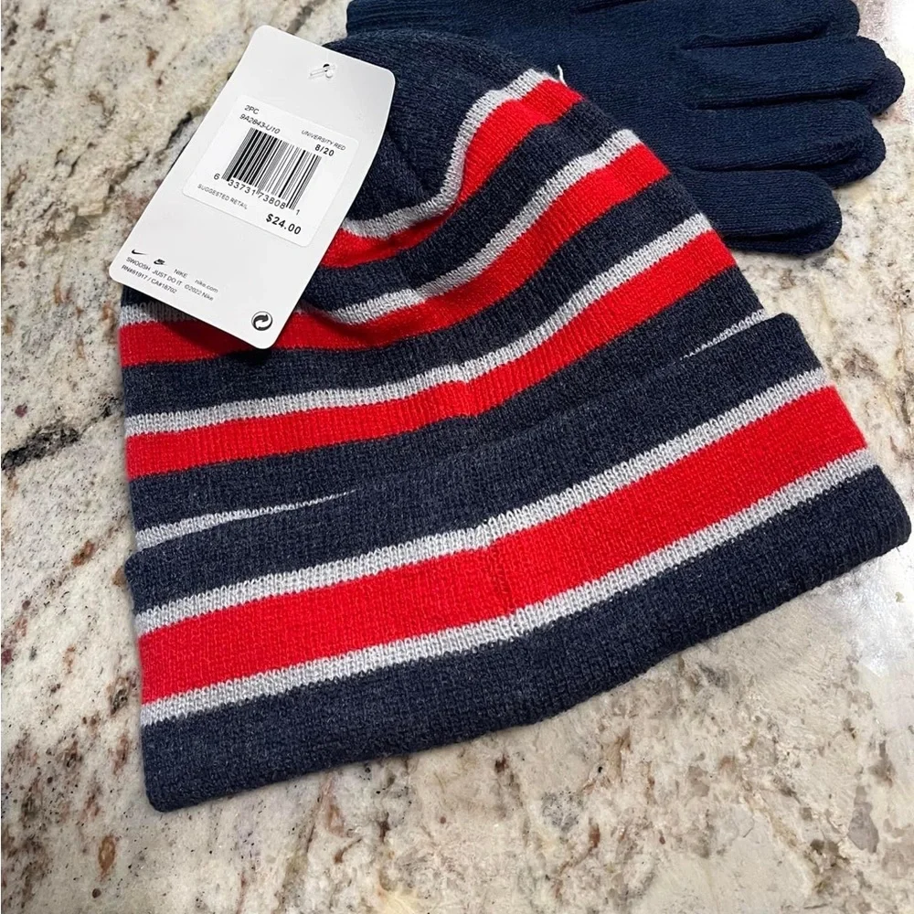 Nike kids Boys Beanie Hat and Gloves New